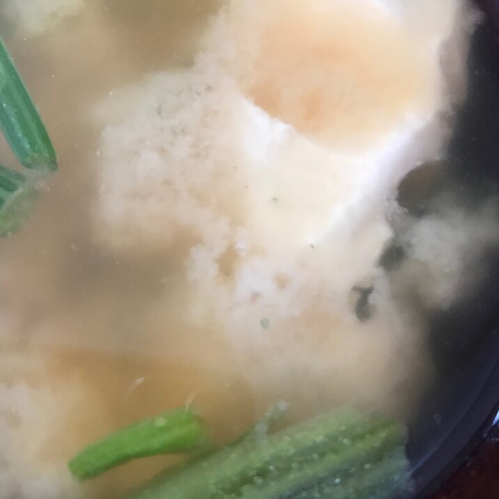 豆腐とほうれん草の味噌汁